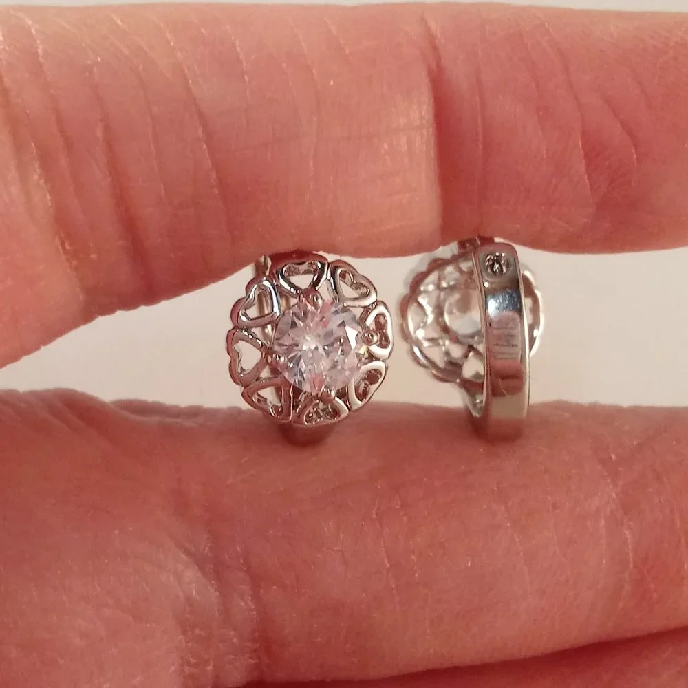 18K White Gold Filled Flower Heart Carved Diamond Topaz Zircon Hoop Earrings - Picture 4 of 4